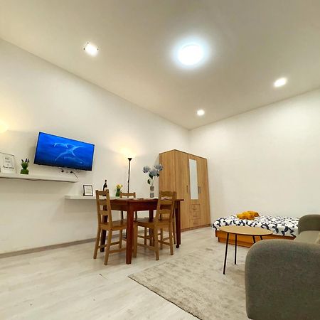 Central Private Apartment-7Pax Budapest Exteriör bild
