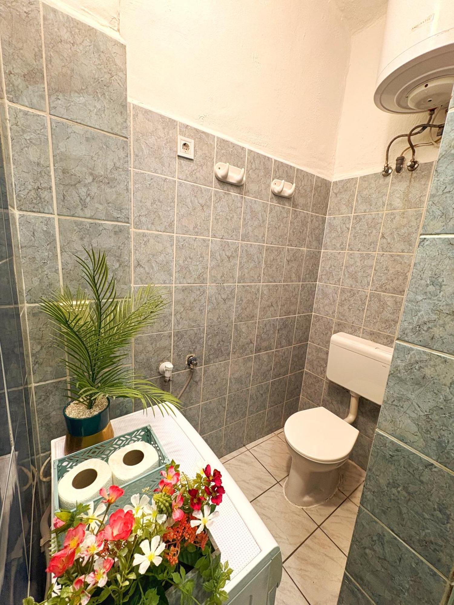 Central Private Apartment-7Pax Budapest Exteriör bild